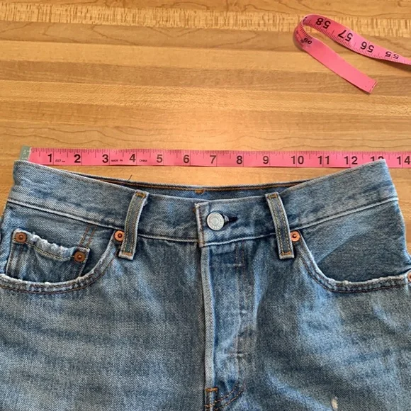 Levi’s Button Fly Distressed Cutoff Shorts W 25